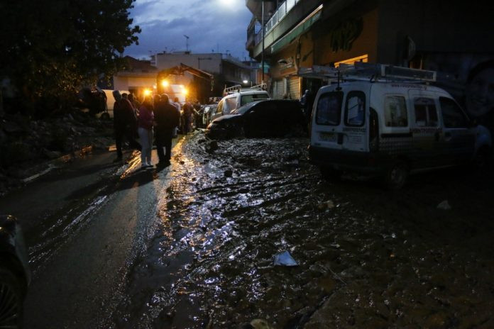 Ντοκουμέντο από πλιάτσικο τις ώρες της τραγωδίας στη δυτική Αττική (βίντεο)